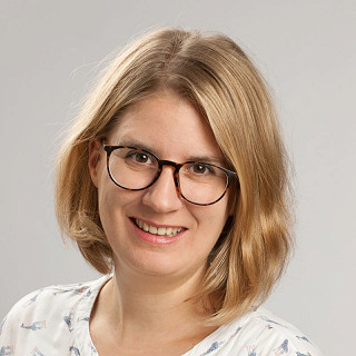 Dr. Katrin, Aus- und Fortbildung